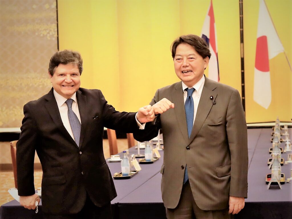 El ministro de Relaciones Exteriores de la República del Paraguay, Dr. Euclides ACEVEDO, mantuvo una fructífera reunión de trabajo con el ministro de Asuntos Exteriores de Japón, S. E. Yoshimasa HAYASHI