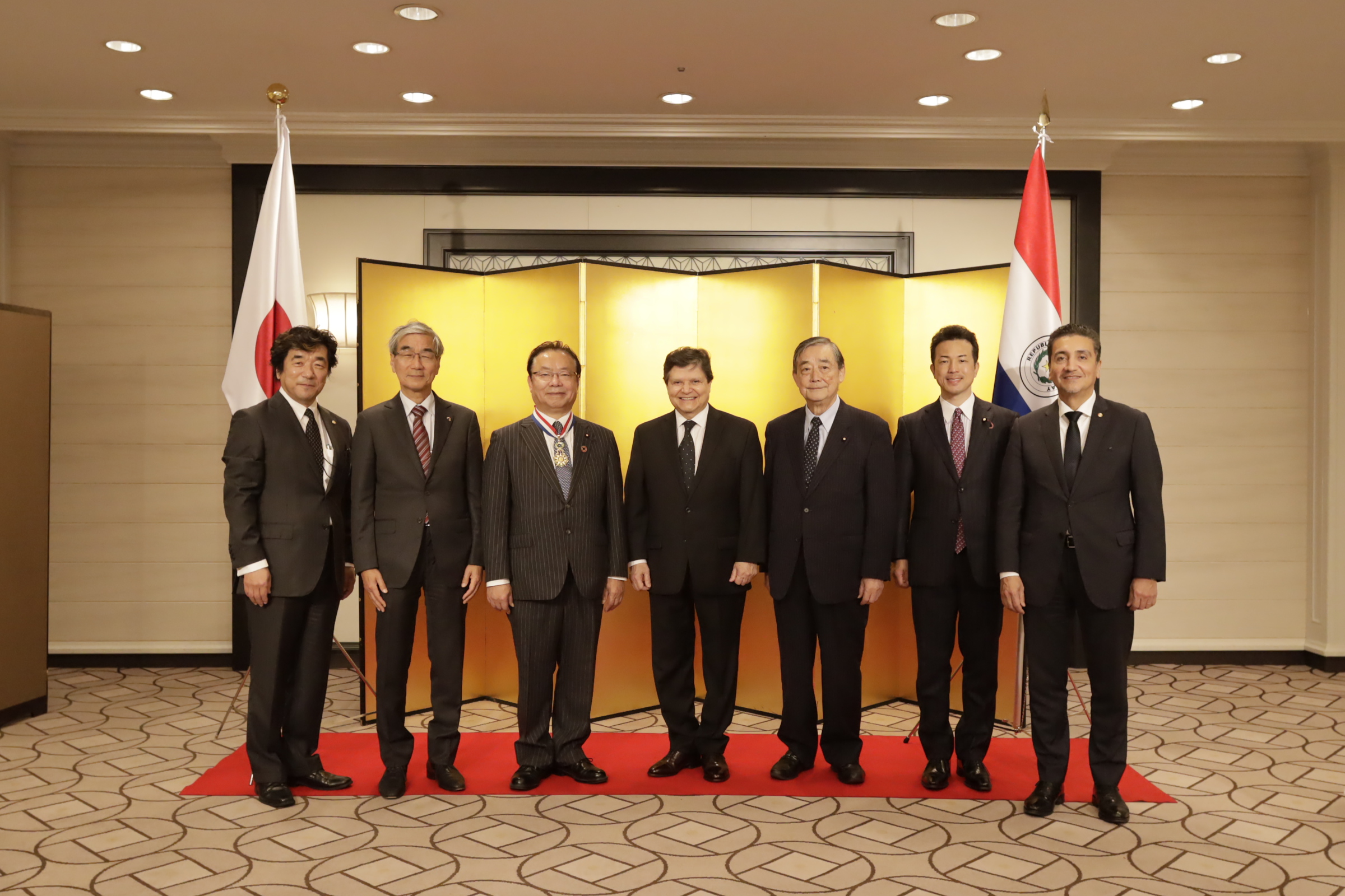 El ministro de Relaciones Exteriores, Dr. Euclides Acevedo, mantuvo una reunión con el diputado japonés Koichi Tani