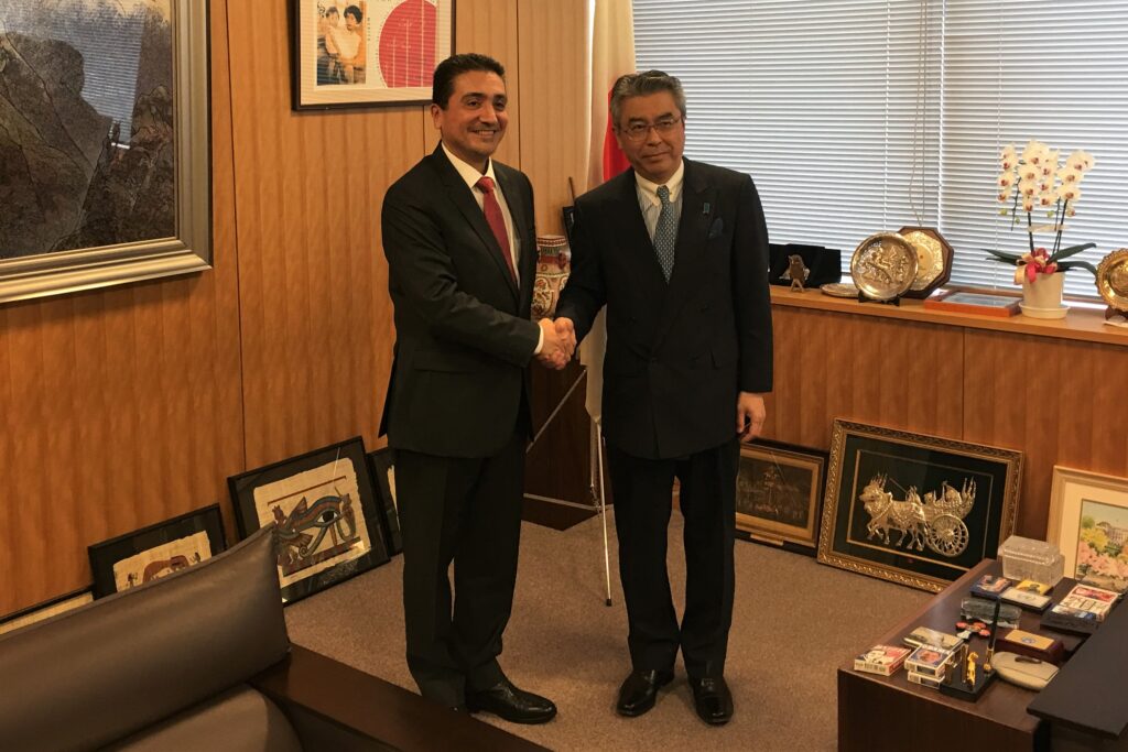 El Embajador Raúl FLRENTÍN ANTOLA presentó las copias de las Cartas Credenciales ante S.E. Shinsuke SUGIYAMA, Viceministro de Asuntos Exteriores