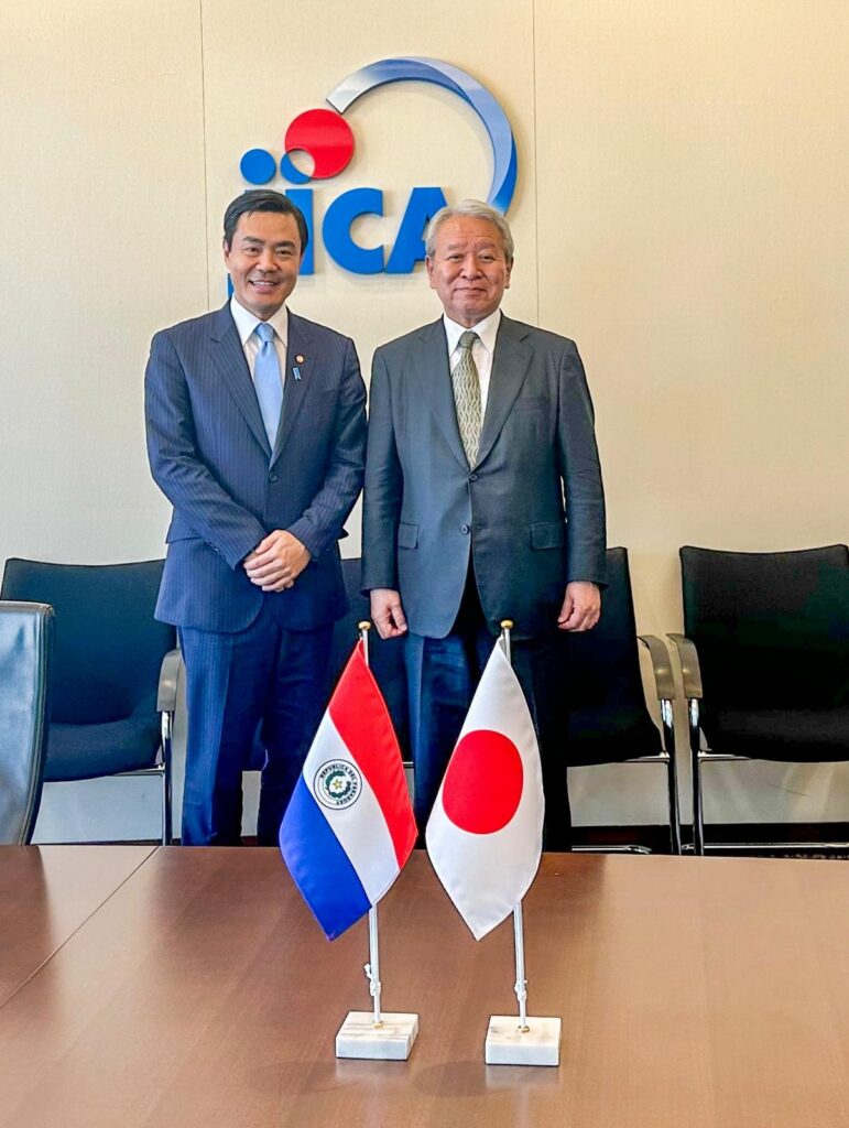 El Embajador de la República del Paraguay en Japón, Mario TOYOTOSHI, se reunió con el Presidente de la Agencia de Cooperación Internacional del Japón (JICA), el Sr. Akihiko TANAKA.